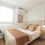 & Deco Eixample Apartman *